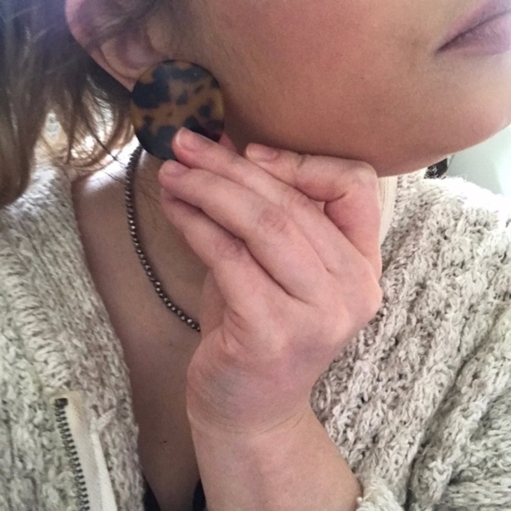 LAST ONE!! Tortoise Shell Disc Earrings - Picture 8 of 8